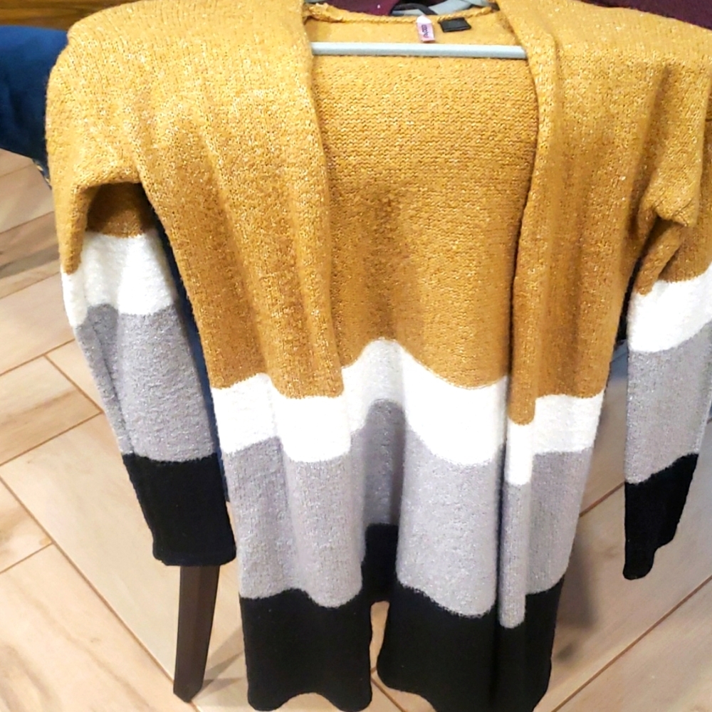 Bundle Of 4 Assorted Small Cardigans (Burgundy, G… - image 2